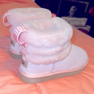 UGG boots 🤍🩷🤍🩷 worn once excellent condition